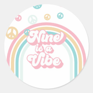 Nine is a Vibe Retro Sommer Regenbogen Runder Aufkleber