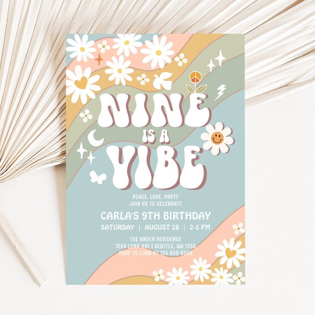 NINE ist ein Vibe Daisy Hippie 70er Retro Birthday Einladung (Von Creator hochgeladen)