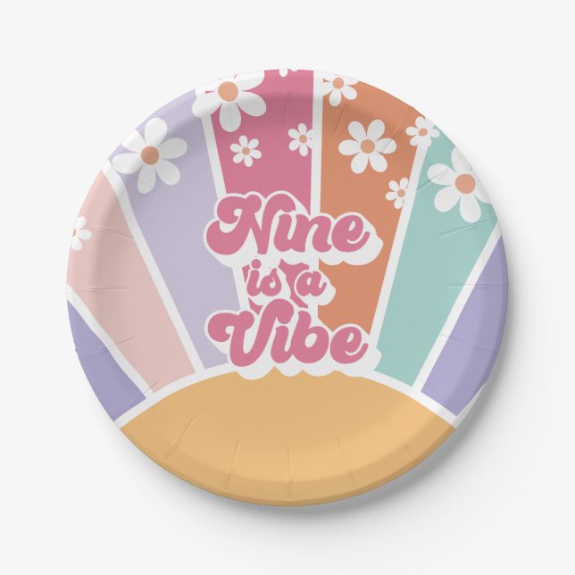 Nine ist eine Vibe Retro Sunshine Rainbow Daisy Pappteller (Vorderseite)