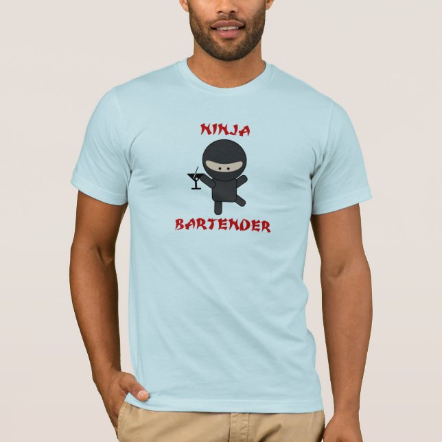 Ninja Barkeeper, der Martini hält T-Shirt (Vorderseite)