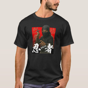 Ninja in Schwarz mit Kanji und rotem Hintergrund T-Shirt