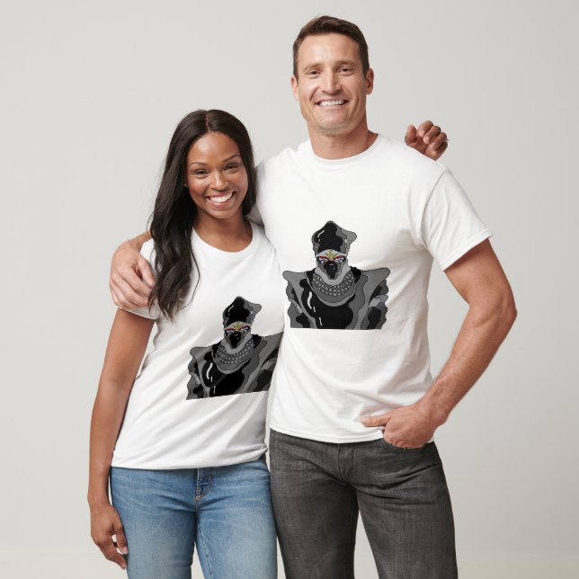 Ninja in schwarzer Kleidung. T-Shirt (Unisex)