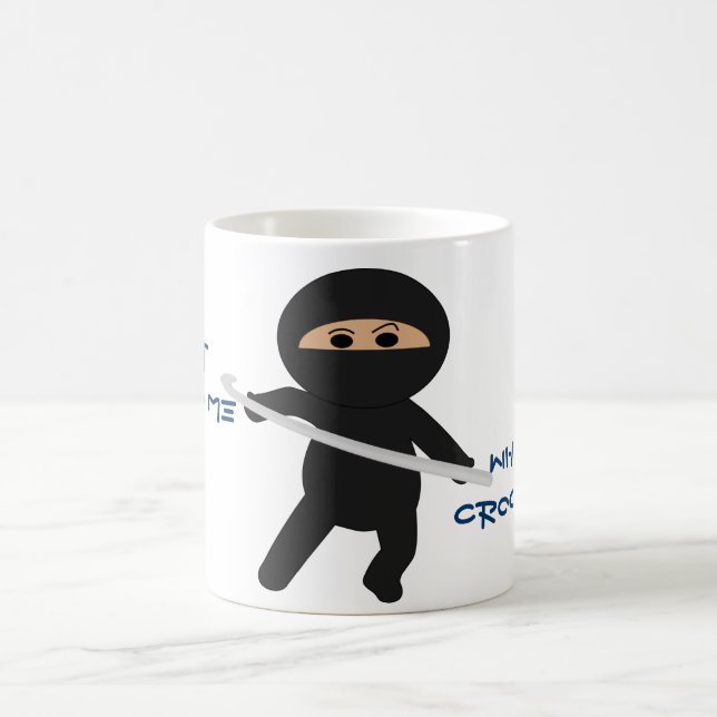 Ninja mit der Häkelarbeit-Haken-Tasse Kaffeetasse (Mittel)