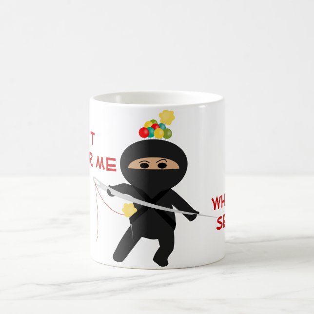 Ninja mit der nähende Nadel-Tasse Tasse (Mittel)