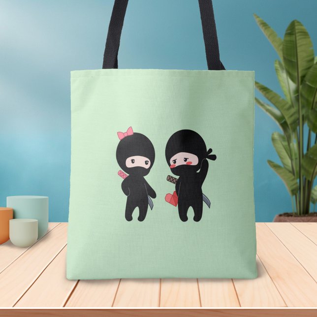 Ninja Pair, ein Junge und ein Mädchen auf Grün (Von Creator hochgeladen)