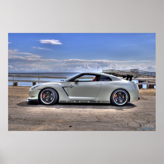 Nissan GT-R in der Paradise Cove Poster (Vorne)
