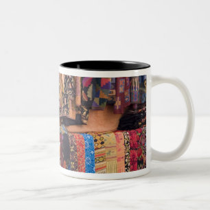 NM, New Mexico, Santa Fe, Navajo-Kleidung, Zweifarbige Tasse