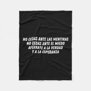 No Cedas Ante Las Mentiras (weiß) Fleecedecke