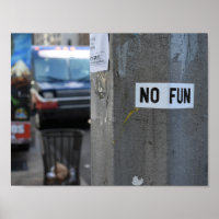 NO FUN Pole Graffiti Urban Fotografy New York NY