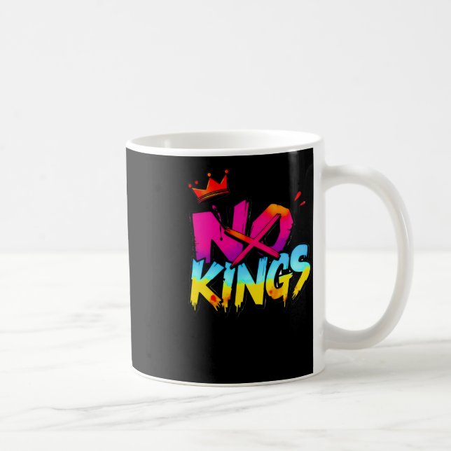 No Kings - Bold Graffiti Statement Sticker Kaffeetasse (Rechts)