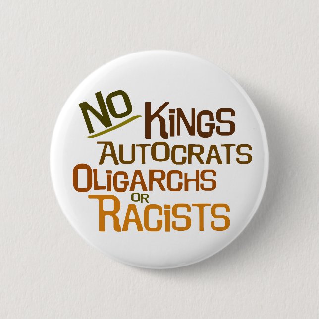 No Kings — Braune Version Button (Vorderseite)