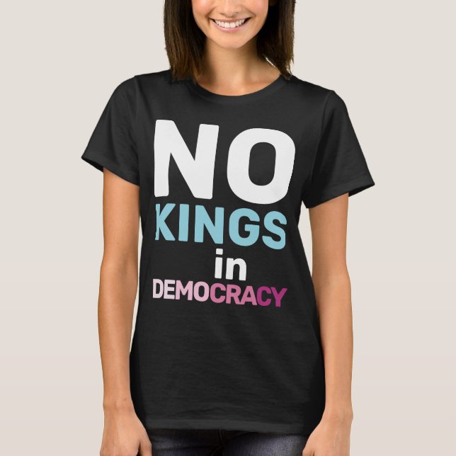 No Kings In Democracy Feminist Protest Statement T-Shirt (Vorderseite)