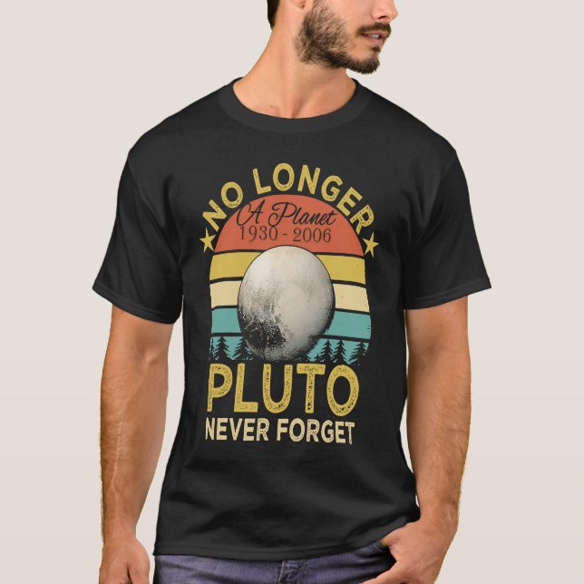 No Longer A Planet Pluto Never Forget T-Shirt (Vorderseite)