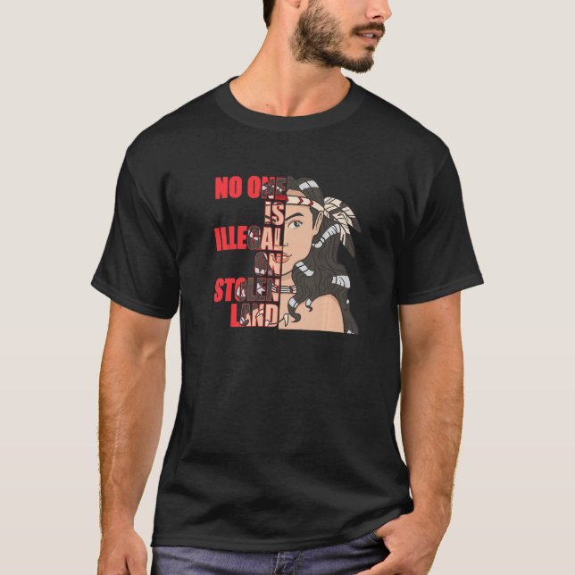 No One is Illegal on Stolen Land Native American T-Shirt (Vorderseite)