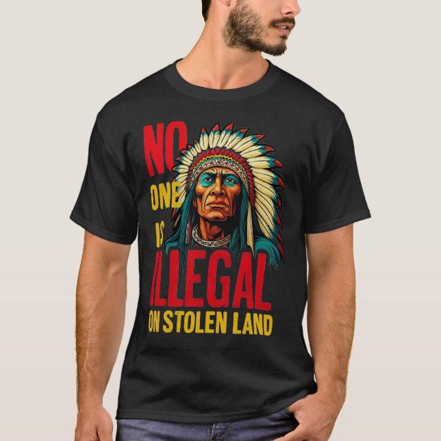 No One Is Illegal on Stolen Land Native Americans  T-Shirt (Vorderseite)