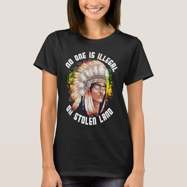 No One Is Illegal On Stolen Land Native Indigenous T-Shirt (Vorderseite)