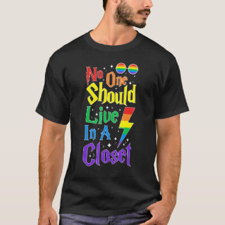 No One Should Live In A Closet Lgbt Q Gay Pride Pr T-Shirt