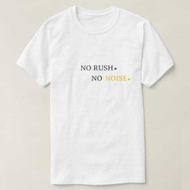 No Rush No Noise – Minimal Calm Typography Design T-Shirt (Design vorne)