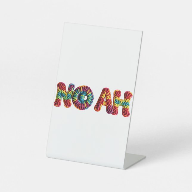NOAH Name in lebendigem Häkelmuster Sockelschild (Vorderseite)