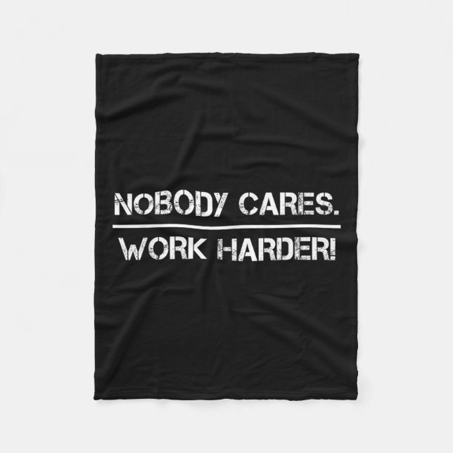 Nobody Cares Work Harder Motivational Fitness Work Fleecedecke (Vorderseite)