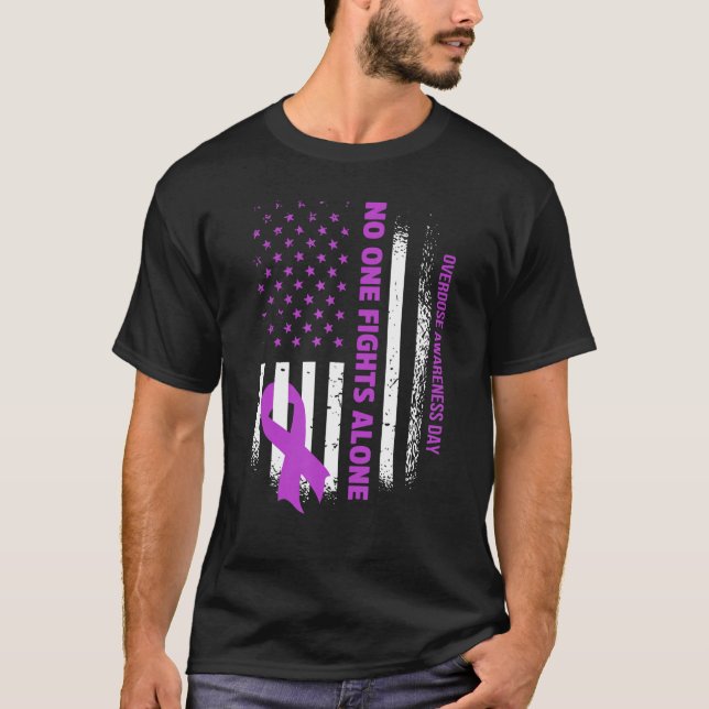 Nobody Fights Overdose Alone USA Flag purple Ribbo T-Shirt (Vorderseite)
