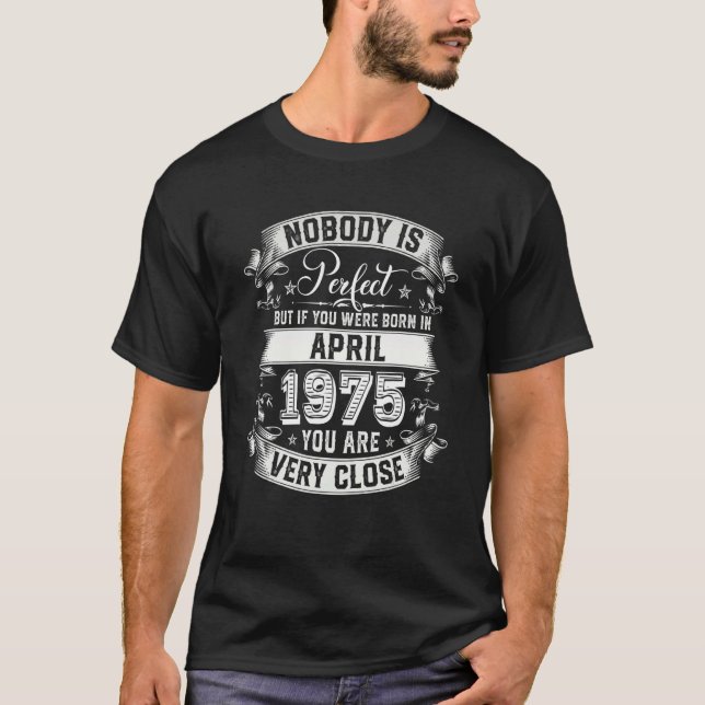 Nobody Is Perfect But If You Were Born In April 19 T-Shirt (Vorderseite)