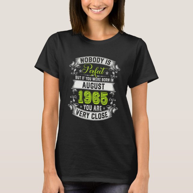 Nobody Is Perfect But If You Were Born In August 1 T-Shirt (Vorderseite)