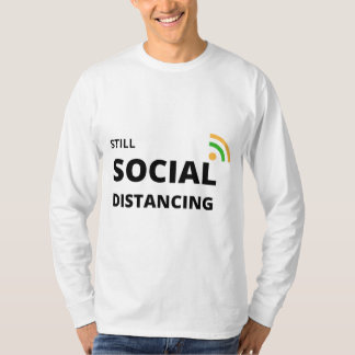 noch immer soziale Distanz T-Shirt