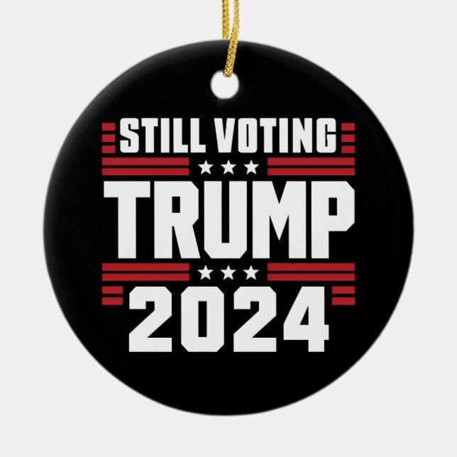 Noch immer stimmt Trump 2024 über die patriotische Keramik Ornament (Vorne)