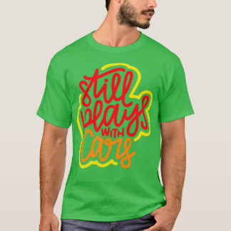 Noch spielt mit roten, orangefarbenen Autos T-Shirt