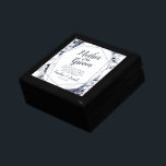 Nocturnal Floral Mother the Groom Personalisiert Erinnerungskiste<br><div class="desc">Nocturnal floral Wasserfarbe Pinselfarben Blume Design mit handgemalten Stielen, Wein, Blätter, Foliage, Wasserfarbenpinsel Pinselstriche. Farbenfrohe Navy Blau, Dusty Blau, Dunkles fast Schwarzes Grau, und die Hinweise auf Mauve Rosa. Mit handgezeichneten Linien, Wirblen handgeschriebenen Schriftart für Pinselstriche und eleganter geometrischer Blumenrahmen - Mutter des Zitats vom Groom Heartfelt Halte Personalisierte Geschenkboxen...</div>
