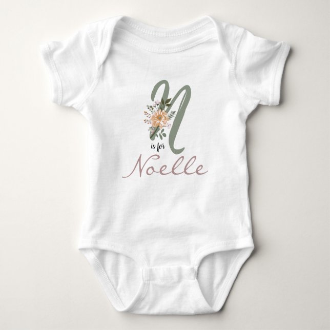 Noelle Name Reveal Blumenbrief N Girl Blume Baby Strampler (Vorderseite)