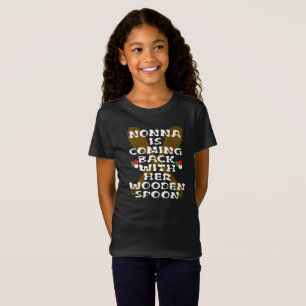 Nonna kommt mit ihrem Holzlöffel zurück T-Shirt