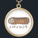 Nonna's Kitchen Italienische Großmutter Cannoli Ko Vergoldete Kette<br><div class="desc">Das Design bietet eine originelle Marker-Illustration eines köstlichen Cannoli-Chips. Ein Liebling italienischer Küche! Dieses italienische Feinschmecker-Design ist auch auf anderen Produkten erhältlich. Sehen Sie nicht,  wonach Sie suchen? Brauchen Sie Hilfe bei der Anpassung? Kontaktieren Sie Rebecca,  um etwas für Sie entworfen zu haben.</div>