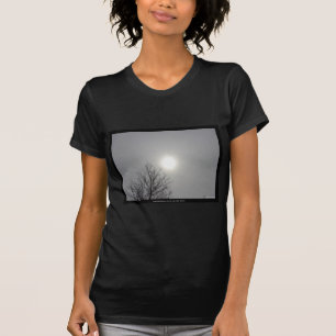 "Noon Day Sun" Fotografie von Lee Hiller Geschenke T-Shirt