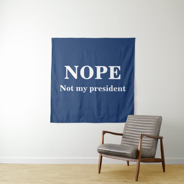 NOPE Not my president customizable Wandteppich (Beispiel)