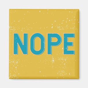 NOPE-Schrift im gestressten Stil in Blau und Gelb Magnet