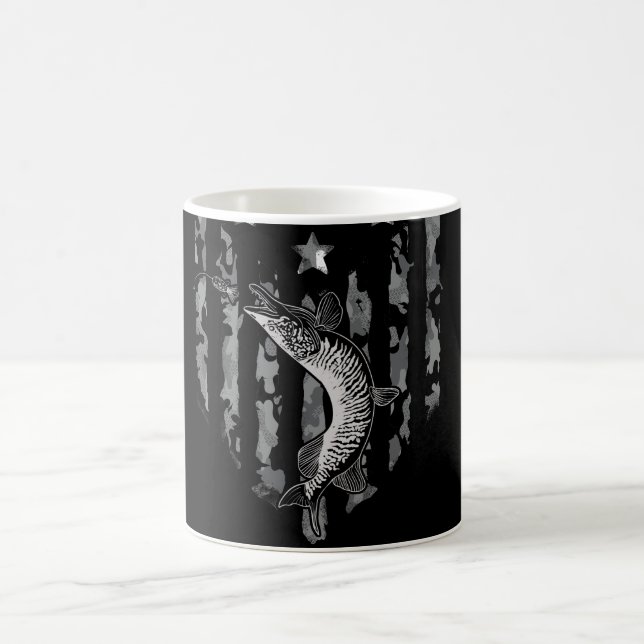 Nord-Pike Tiger Musky Fischen American Flag Kaffeetasse (Mittel)
