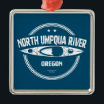 Nord Umpqua Fluss Oregon Kayak Ornament Aus Metall<br><div class="desc">Der Nord-Umpqua-Fluss ist ein Nebenfluss des Umpqua-Flusses,  etwa 160 km lang,  im Südwesten von Oregon. Es entwässert ein landschaftliches und raues Gebiet der Cascade Range südöstlich von Eugene.</div>