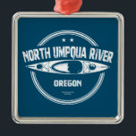 Nord Umpqua Fluss Oregon Kayak Ornament Aus Metall<br><div class="desc">Der Nord-Umpqua-Fluss ist ein Nebenfluss des Umpqua-Flusses, etwa 160 km lang, im Südwesten von Oregon. Es entwässert ein landschaftliches und raues Gebiet der Cascade Range südöstlich von Eugene.</div>