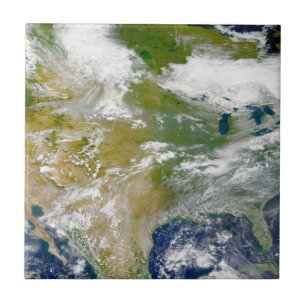 Nordamerika mit Rauch an Orten sichtbar. Fliese
