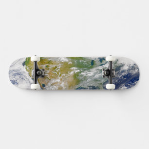 Nordamerika mit Rauch an Orten sichtbar. Skateboard