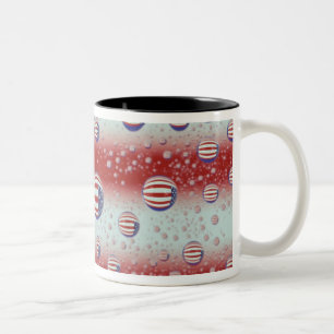 Nordamerika, USA, WA, Redmond, US-Flagge Zweifarbige Tasse