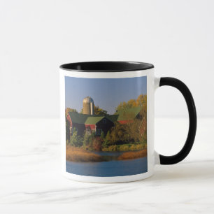 Nordamerika, USA, Wisconsin. Rote Scheune herein Tasse