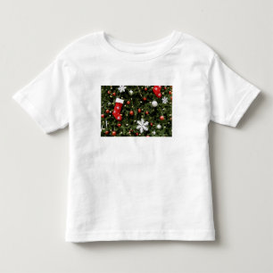 Nordamerika. Weihnachtsdekorationen auf Baum. 2 Kleinkind T-shirt