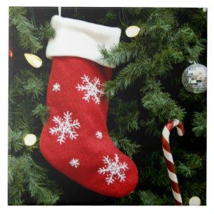 Nordamerika. Weihnachtsdekorationen auf Baum. 3 Fliese