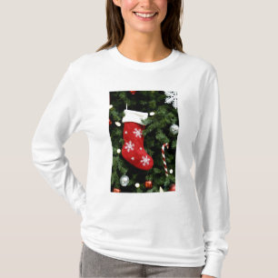 Nordamerika. Weihnachtsdekorationen auf Baum. 3 T-Shirt