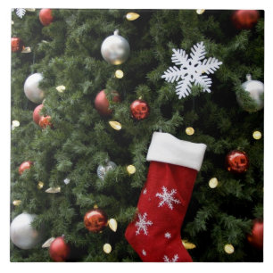 Nordamerika. Weihnachtsdekorationen auf Baum. 5 Fliese