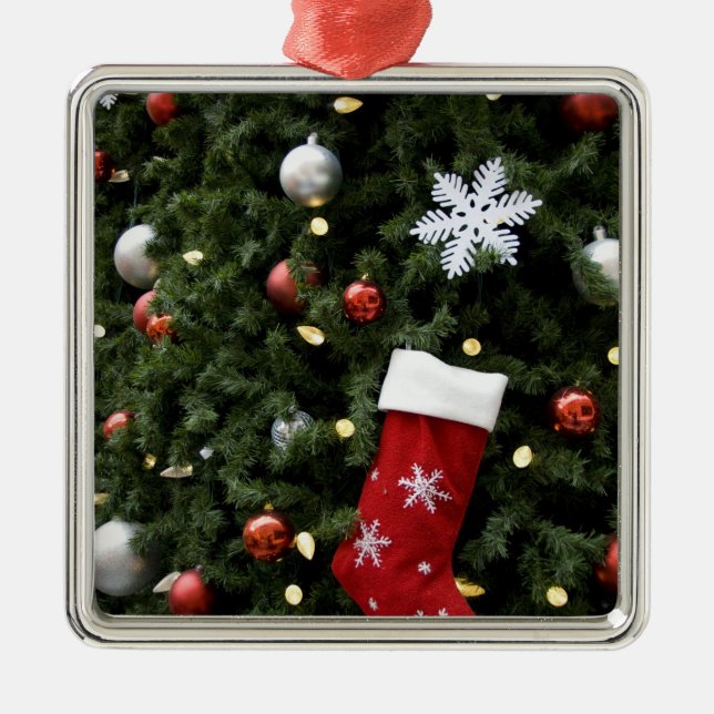 Nordamerika. Weihnachtsdekorationen auf Baum. 5 Ornament Aus Metall (Vorne)