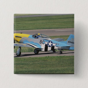 Nordamerikanische P-51 D Dazzling Donna auf der Button